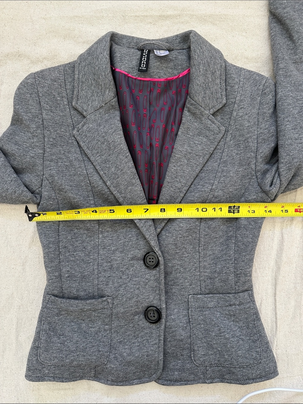 H&M Divided Grey Knit Blazer with Fun Safety Pin Lining – Size 2 - Picture 6 of 9